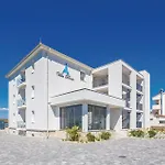 Stunning In With Swimming Pool Apartament