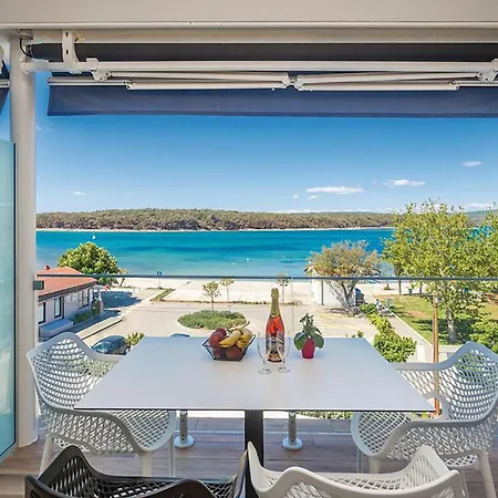 Stunning In With Swimming Pool *