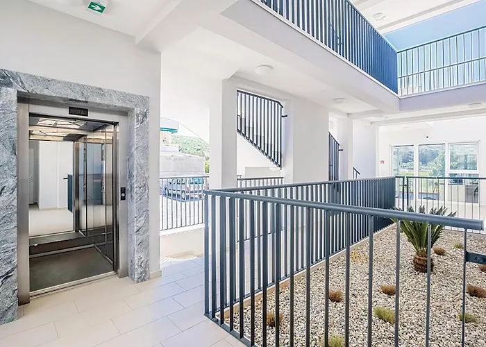 Apartment Gorgeous In With House Sea View *