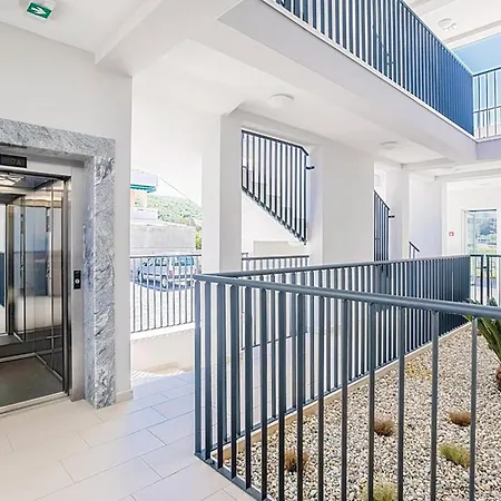 Апартаменты 1 Bedroom Lovely In *