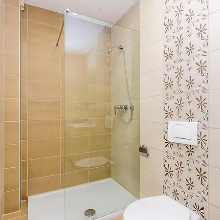 Апартаменты 1 Bedroom Lovely In *