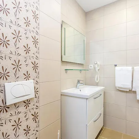 1 Bedroom Lovely In *